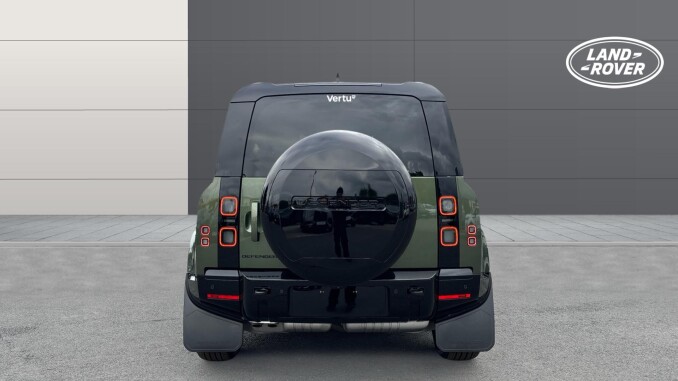Land Rover Defender 3.0 D250 X-Dynamic HSE 90 3dr Auto Diesel Estate - Image 6